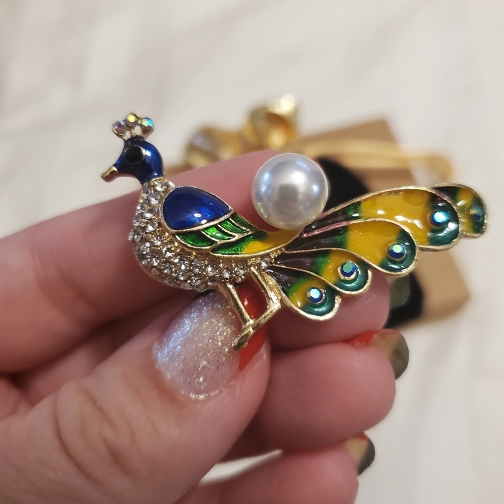 New Beautiful Enamel & Crystal Peacock Brooch - Picture 2 of 9